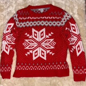 Alpine Chic  Red and White Snowflake Sweater #soft#cozy#cabincore#skiresortwear